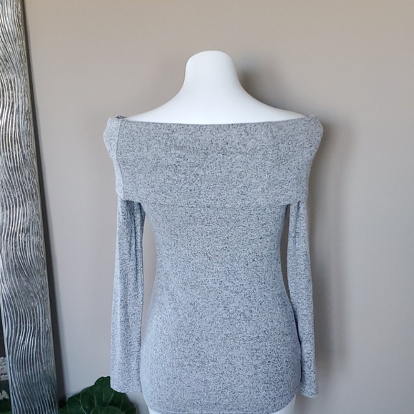 Off the shoulder sweater - Picture 2 of 3